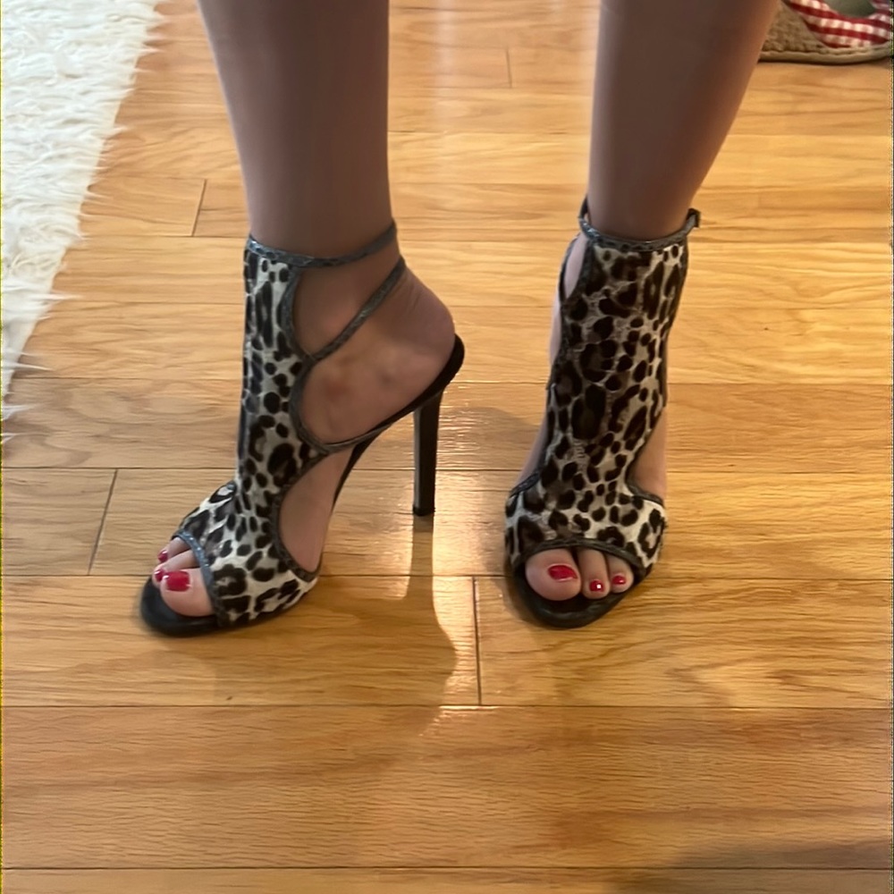 Beautiful and like new strappy heels!